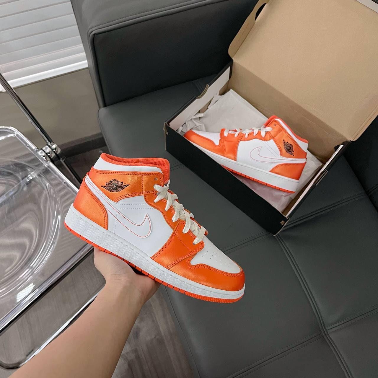 Minhshop.vn - Giày Nike Air Jordan 1 Mid GS White Orange [DM4228-800]