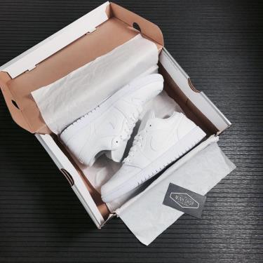📤 HOT 📤 Hàng Chính Hãng Nike Air Jordan 1 Low 'Triple White' 2021** AO9944 111 📤 HOT 📤 Hàng Chính Hãng Nike Air Jordan 1 Low 'Triple White' 2021** AO9944 111