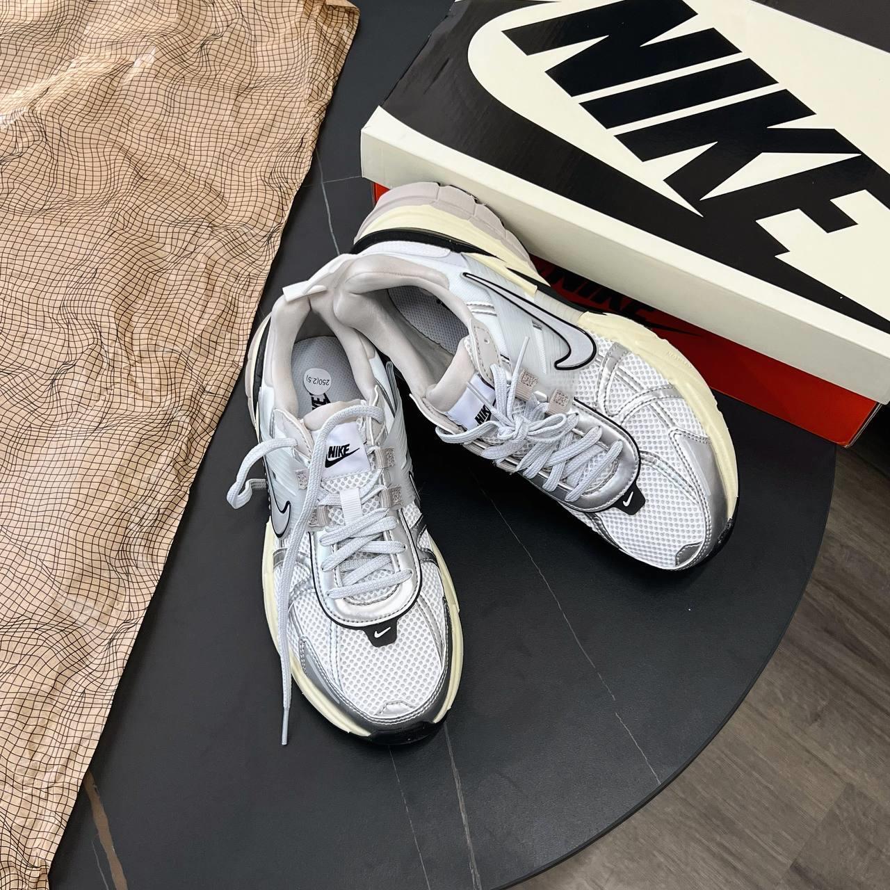 Minhshop.vn - Giày Nike V2K Run 'Summit White Metallic Silver ...