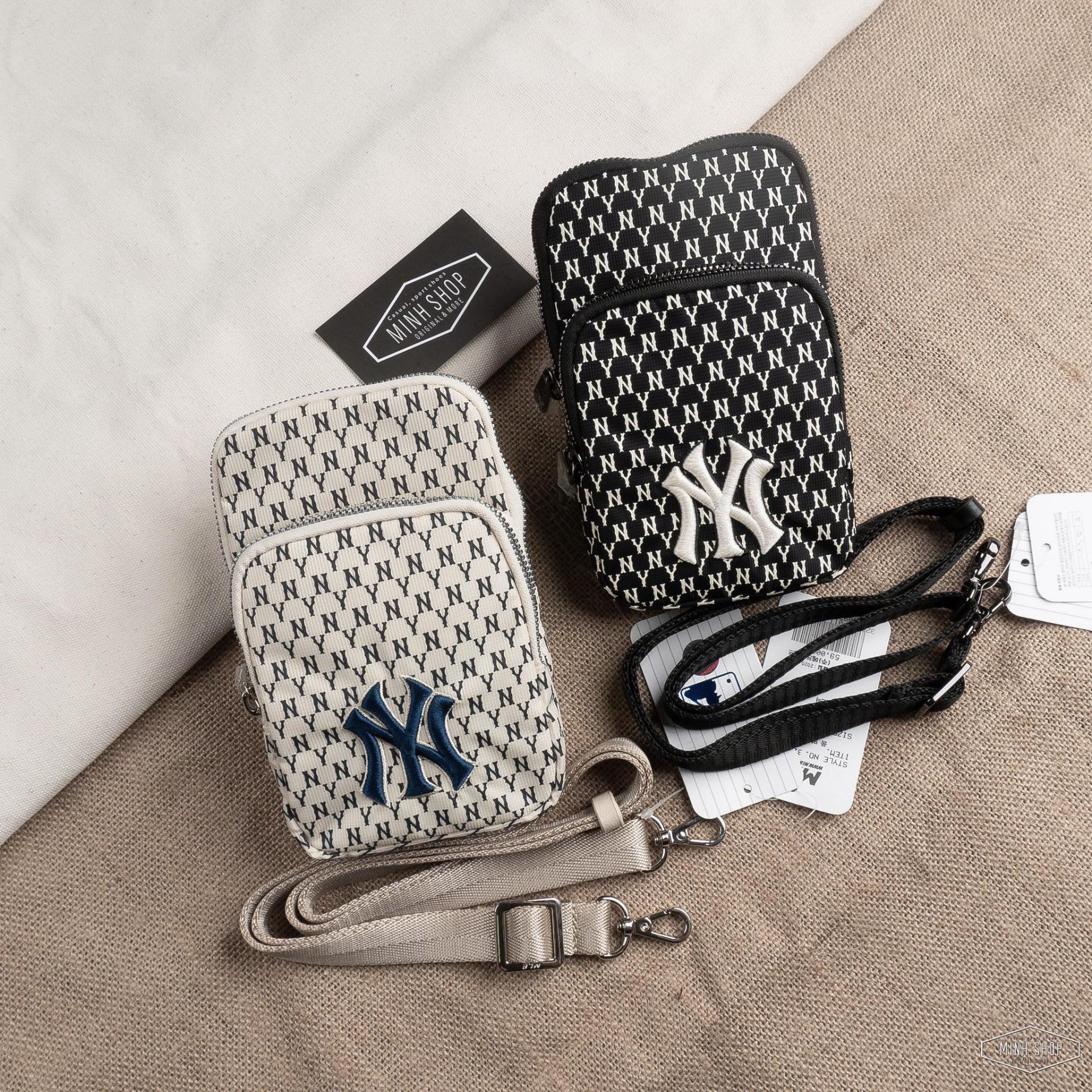 MLB MONOGRAM New York Yankees Mini Crossbody Bag 32BGDK111 MLB  กระเป๋าสะพายข้าง 11.5*18*2cm Sky Blue