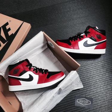 📶 BẮT SÓNG HÀNG HOT - Giày Nike Air Jordan 1 Mid 'Chicago Black Toe' ** [554724 069]