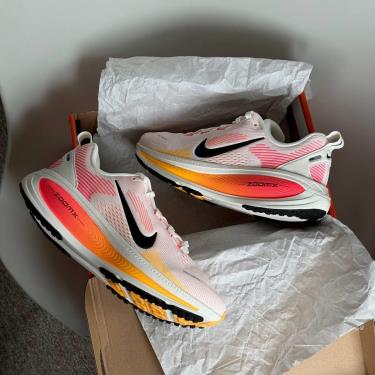 Giày Nike Vomero 18 ‘Bright Crimson’ [HM6804 100] - Image 1