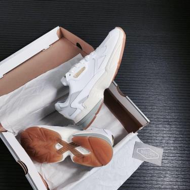 Hàng Chính Hãng Adidas Falcon White/Gum 2021** FV8279 Hàng Chính Hãng Adidas Falcon White/Gum 2021** FV8279