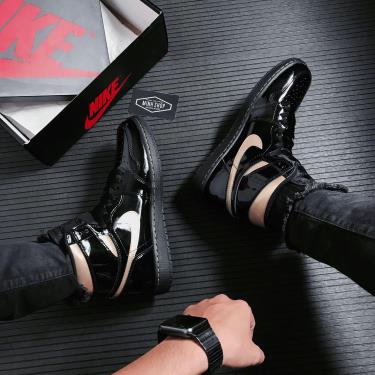 Hàng Chính Hãng Nike Air Jordan 1 High OG Patent Black Metallic Gold 2021**