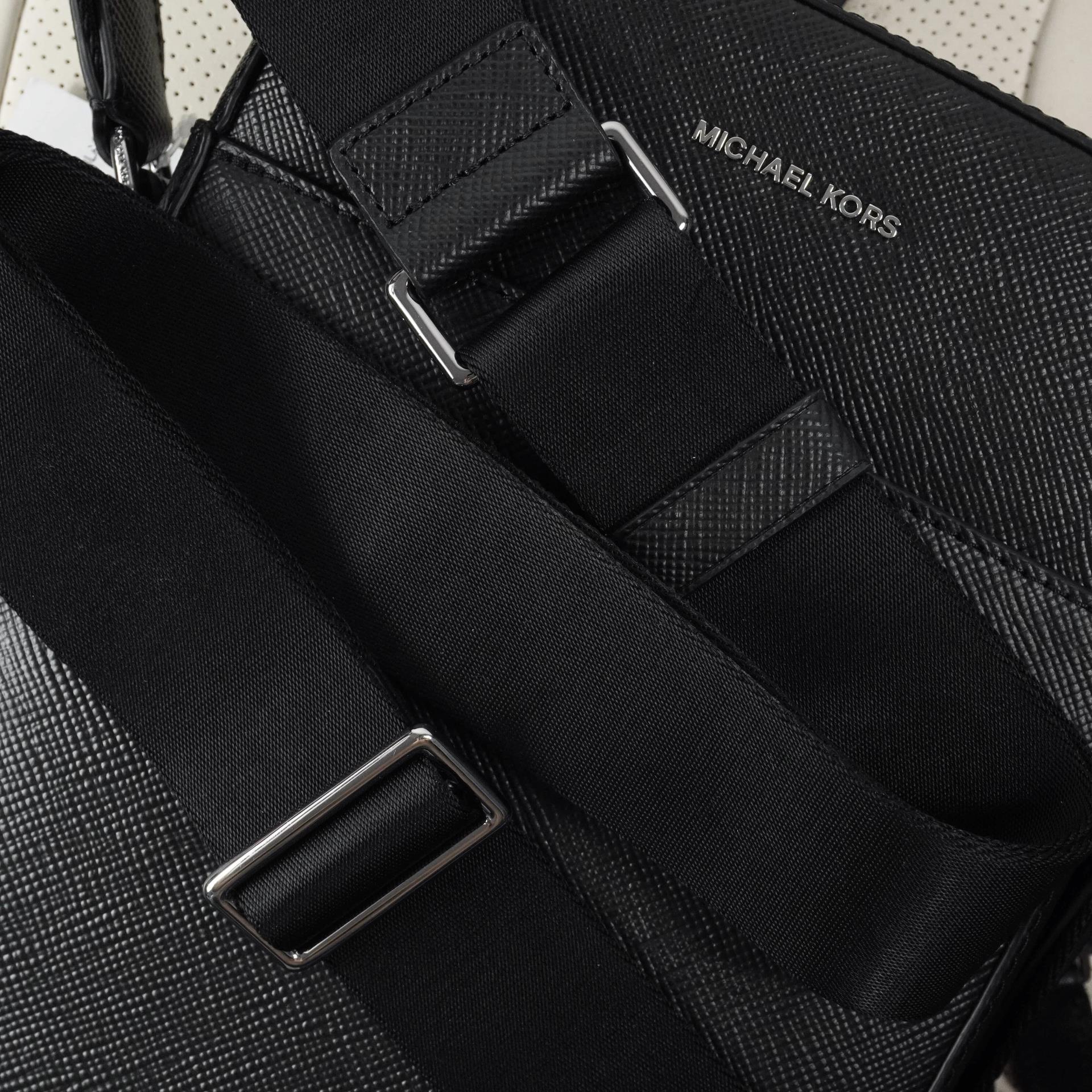 Mua Michael Kors Jet Set Medium Camera Bag BlackGold One Size trên Amazon  Mỹ chính hãng 2023  Giaonhan247