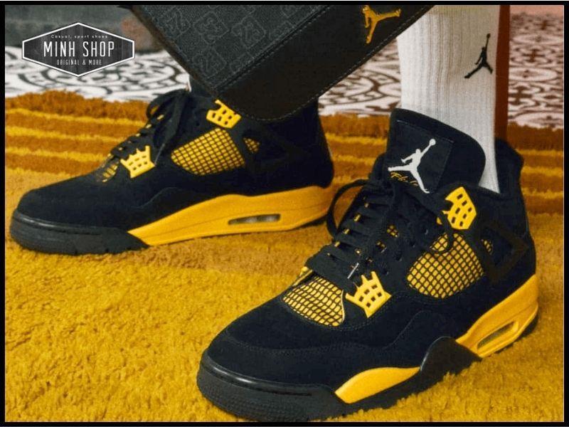 2012 jordan 4 thunder