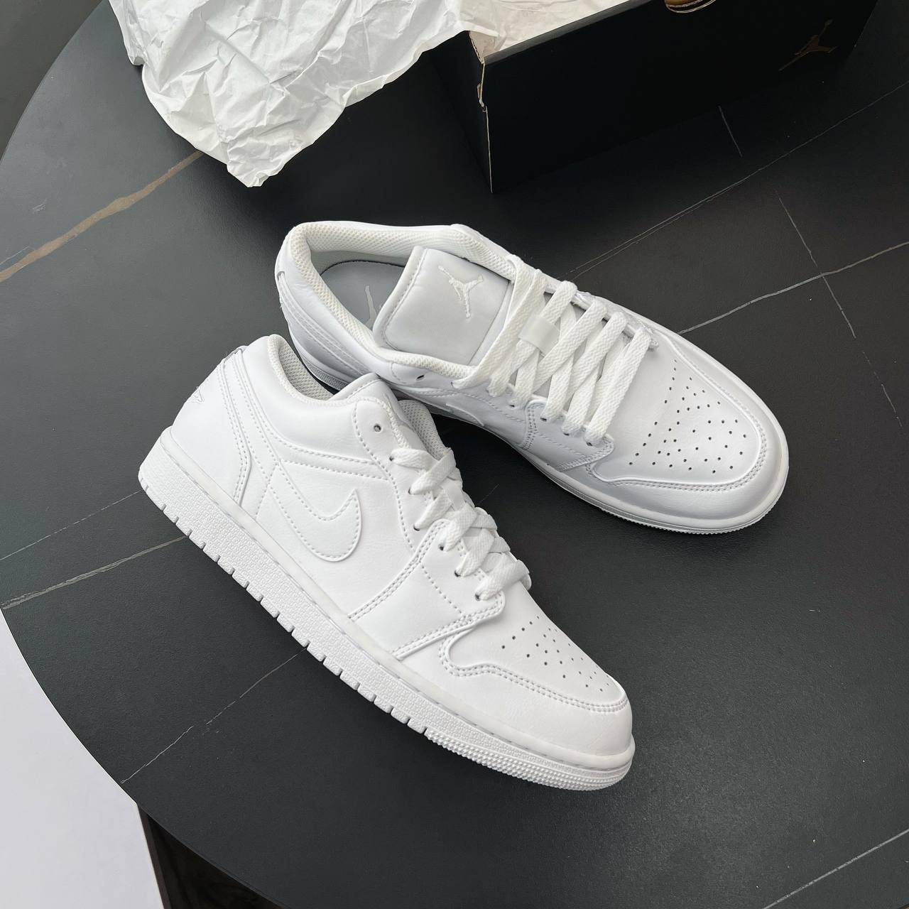 Minhshop.vn - Giày Nike Air Jordan 1 Low Triple White 2023 [553558