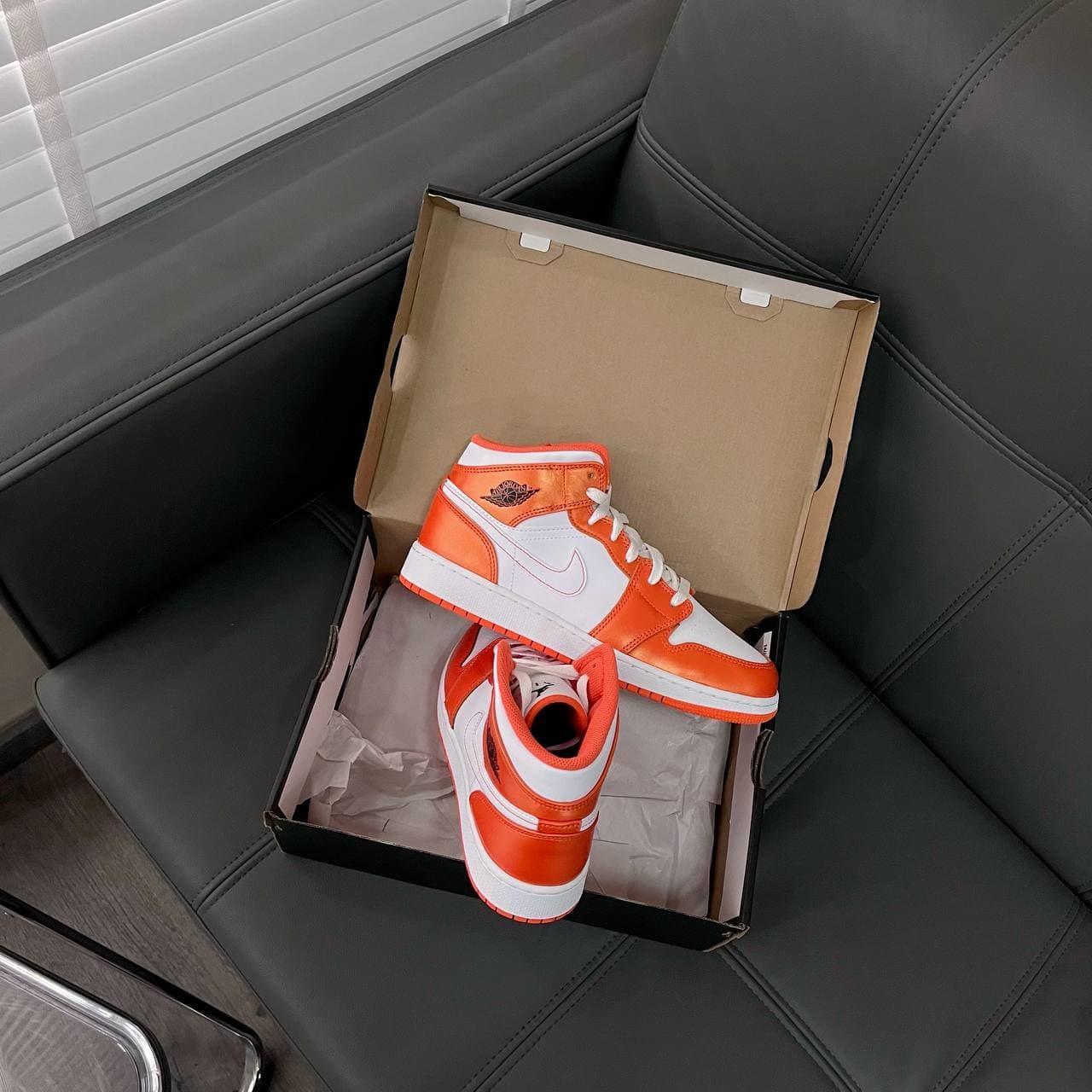 Minhshop.vn - Giày Nike Air Jordan 1 Mid GS White Orange [DM4228-800]