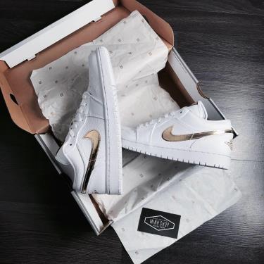⁉️ Flash Sale ⁉️ Hàng Chính Hãng Nike Jordan 1 Low White Metallic Gold 2021** CZ4776-100 flash-sale-hang-chinh-hang-nike-jordan-1-low-white-metallic-gold-2021-cz4776-100