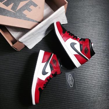 📶 BẮT SÓNG HÀNG HOT - Giày Nike Air Jordan 1 Mid 'Chicago Black Toe' ** [554724 069]
