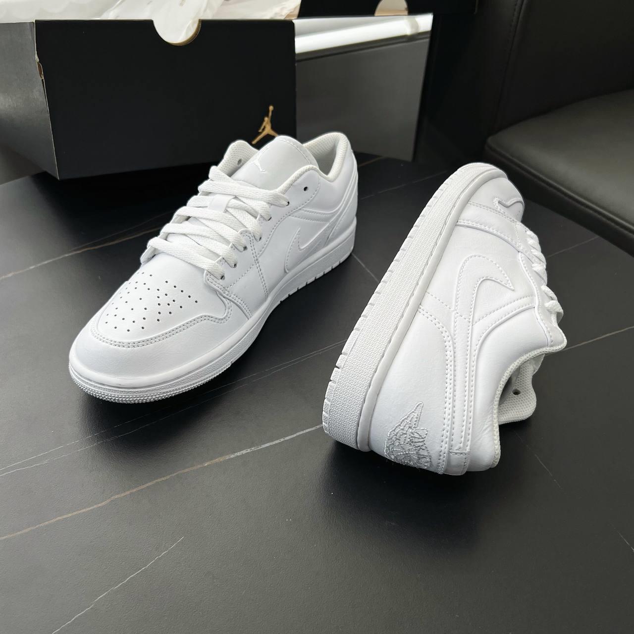 Minhshop.vn - Giày Nike Air Jordan 1 Low Triple White 2023 [553558