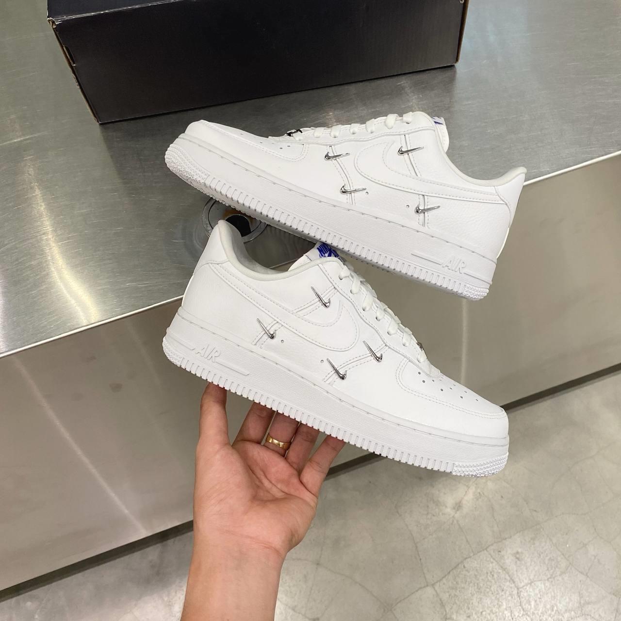 af1 sisterhood white metallic silver