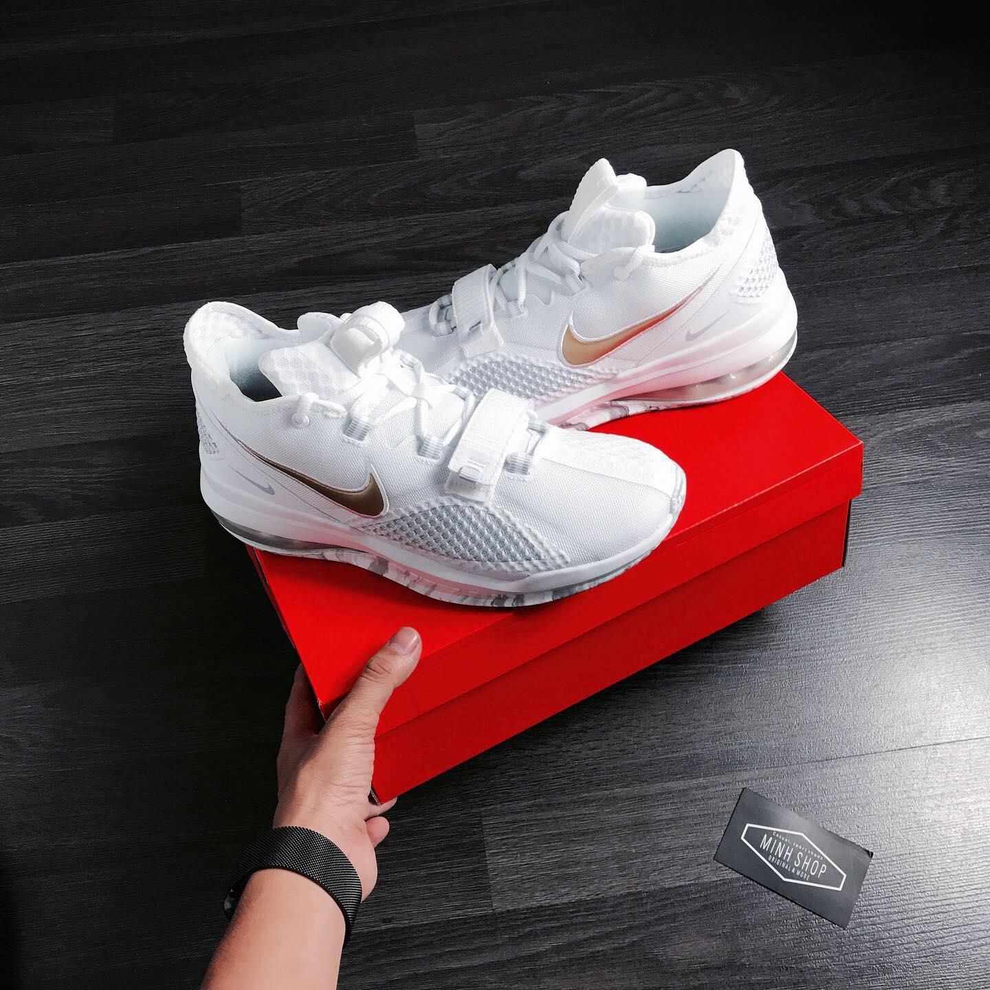 Nike air force max low 2024 white gold