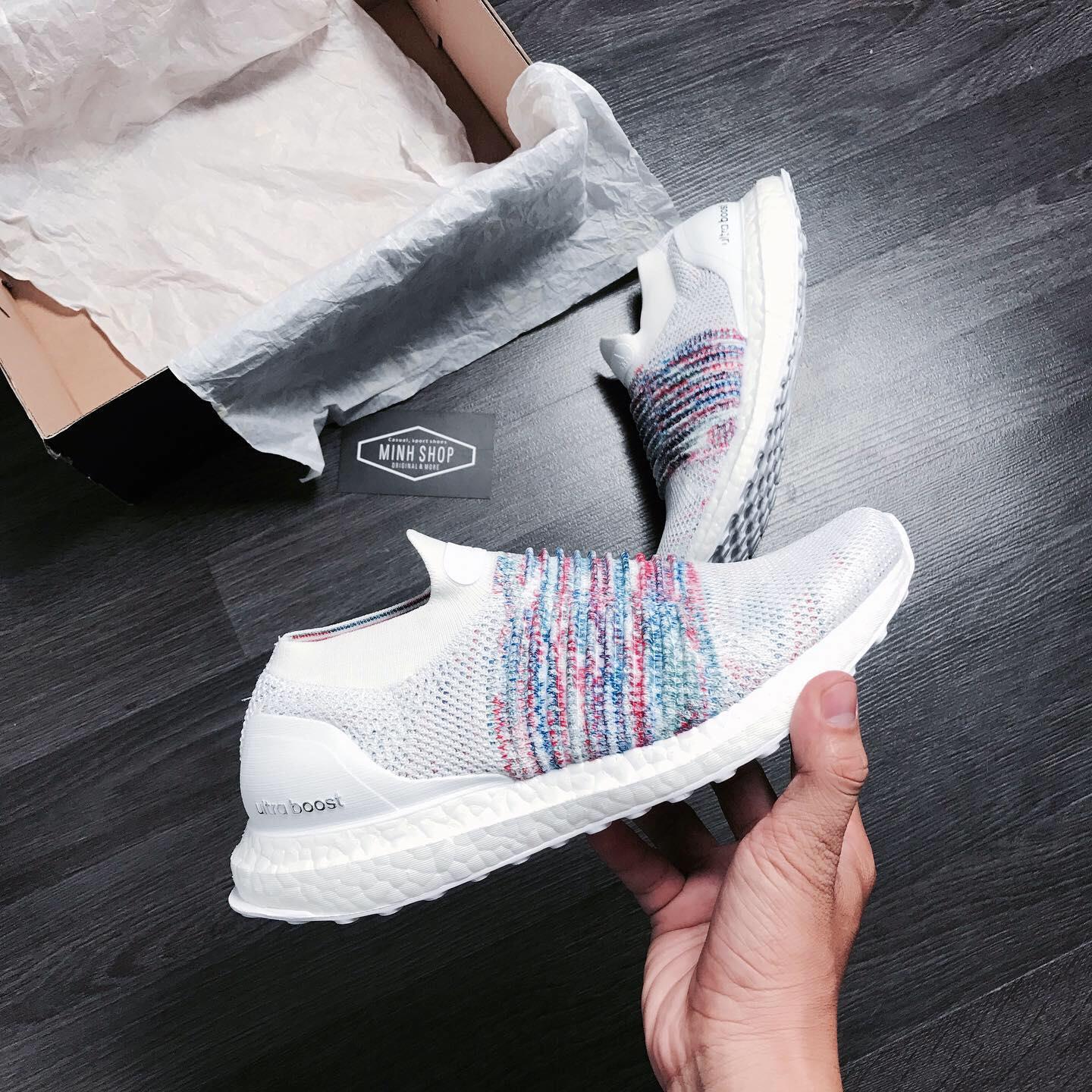 Adidas ultra boost outlet laceless giá