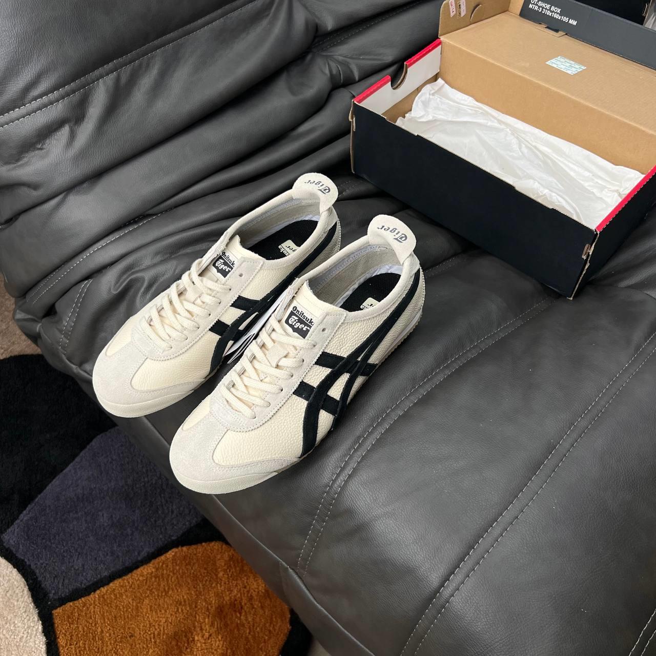 Onitsuka tiger hotsell serrano white black