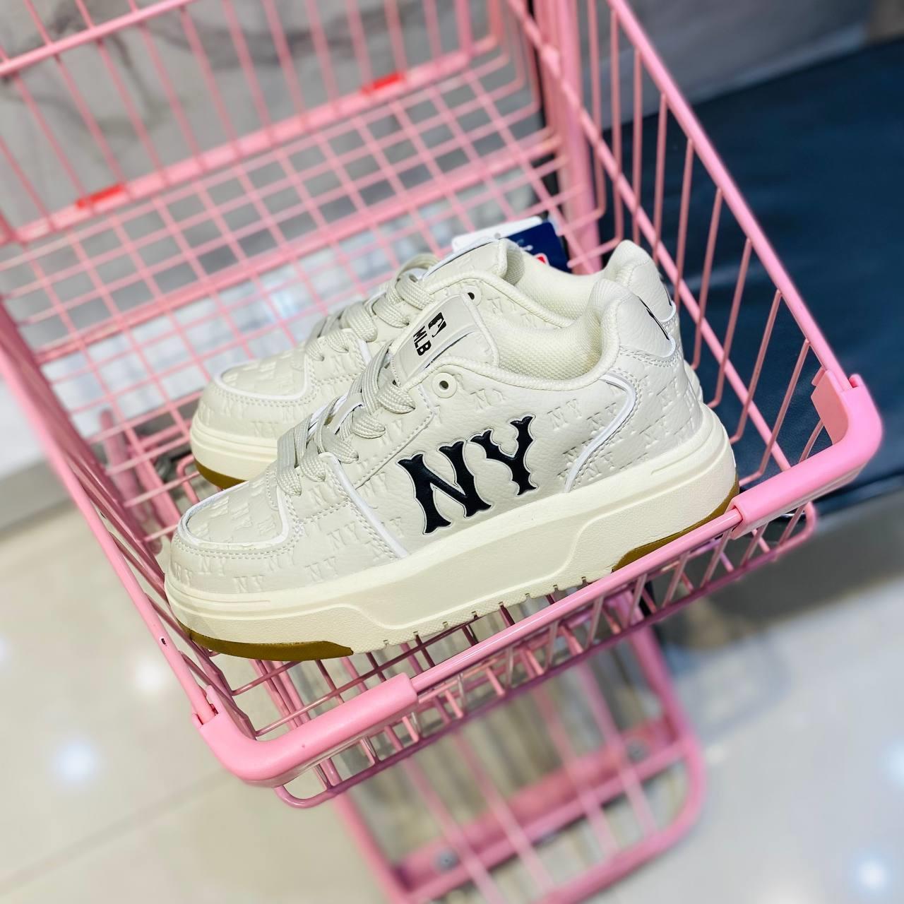Giày thể thao, Balo thể thao, Nón thể thao, Thương hiệu giày nổi tiếng, Giày Adidas, Giày Nike, Balo Nike, Balo Adidas, Nón Nike, Nón Adidas