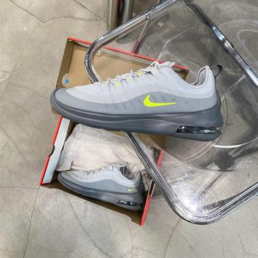 Nike air max on sale axis grey volt