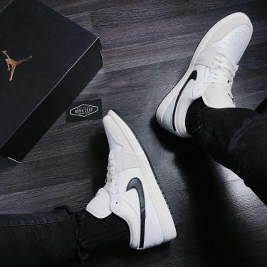 Hàng Chính Hãng Nike Jordan 1 Low Astrograbber 2020**