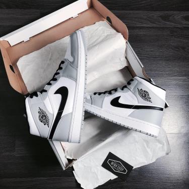 Giày Nike Air Jordan 1 Mid 'Light Smoke Grey' (M) [554724 092]