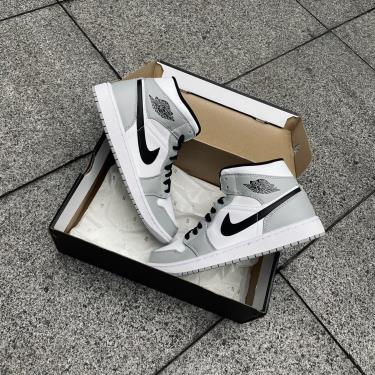 Giày Nike Air Jordan 1 Mid 'Light Smoke Grey' (M) [554724 092]