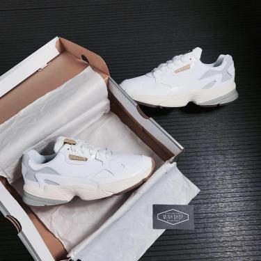 Hàng Chính Hãng Adidas Falcon White/Gum 2021** FV8279 Hàng Chính Hãng Adidas Falcon White/Gum 2021** FV8279