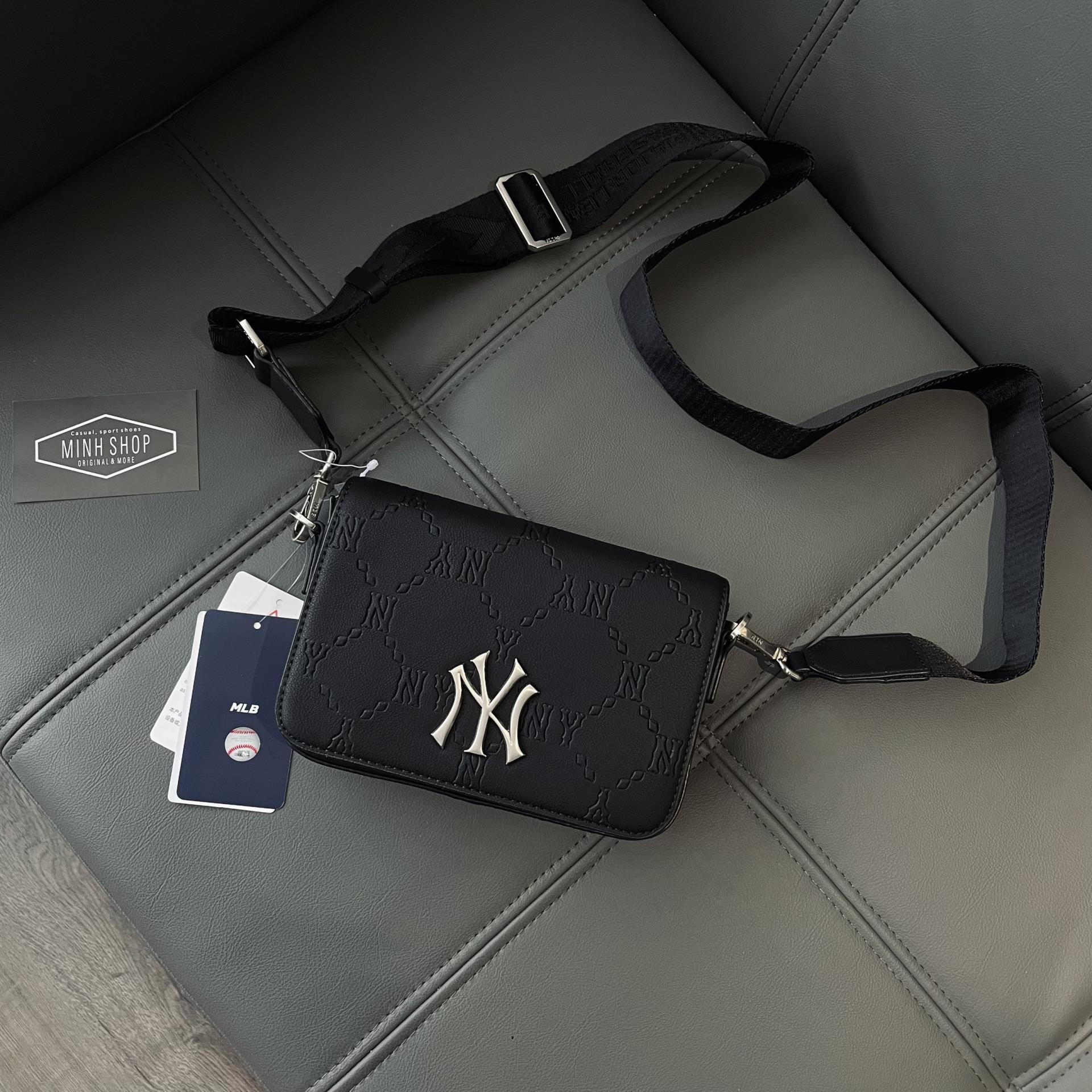 MLB NY Yankees Mini Monogram Embo Cross Bag Black