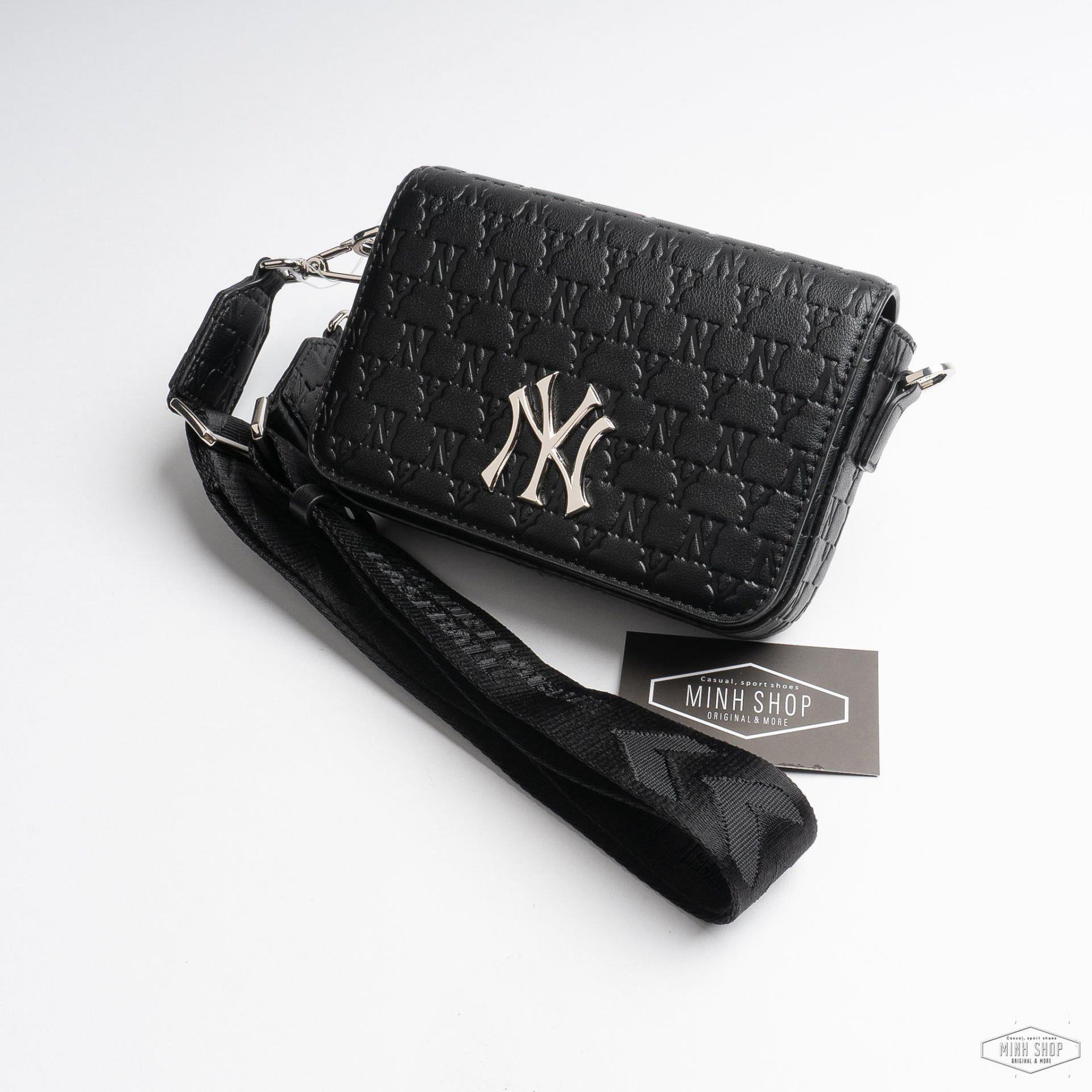 Túi MLB Monogram Hoodie Bag NY Yankees 32BGPB111-50I Màu Trắng