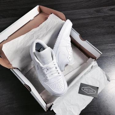 📤 HOT 📤 Hàng Chính Hãng Nike Air Jordan 1 Low 'Triple White' 2021** AO9944 111 📤 HOT 📤 Hàng Chính Hãng Nike Air Jordan 1 Low 'Triple White' 2021** AO9944 111