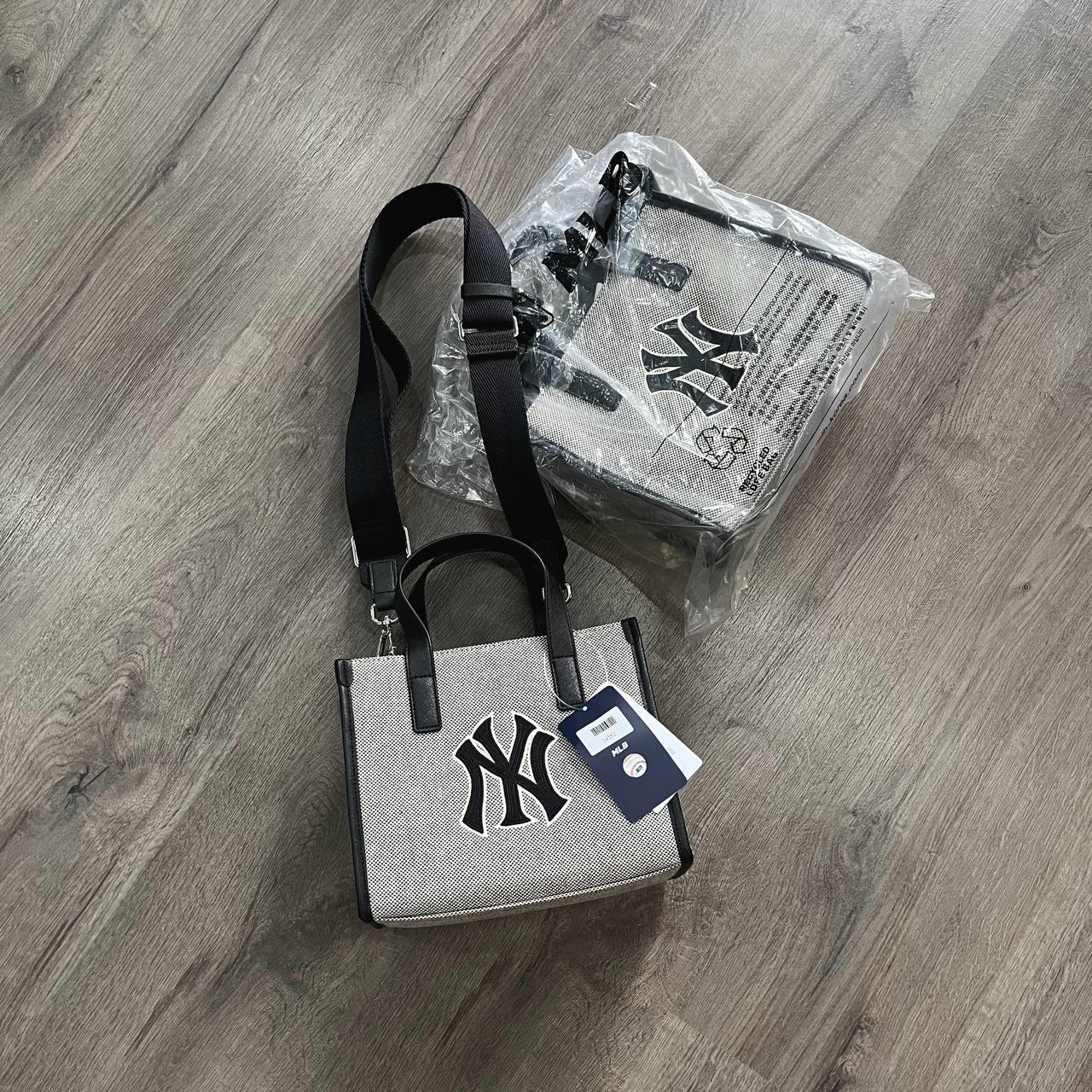 Basic Big Logo Canvas S-Tote Bag NEW YORK YANKEES - MLB Global